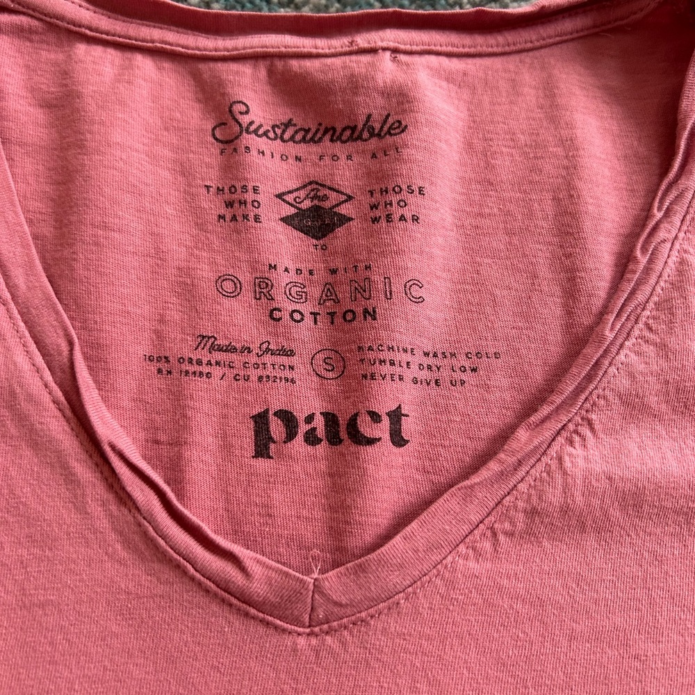 Pact Women's Salmon colored V-Neck Short Sleeve Tee- size small - Picture 3 of 4